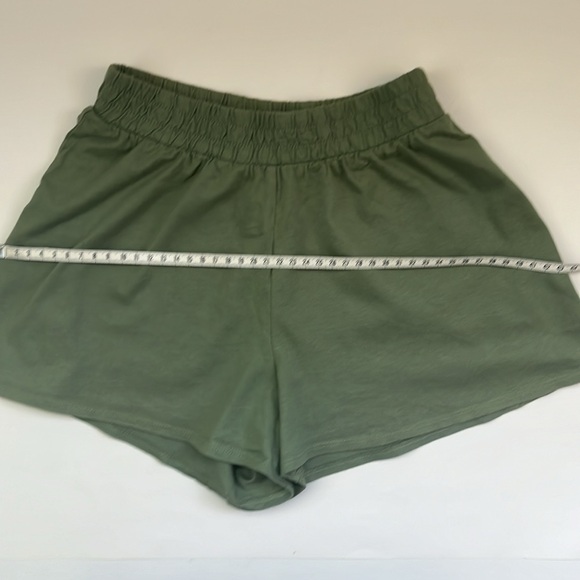 3/$20 😀  GAP KIDS Shorts - Khaki Green Size Small - Picture 3 of 10